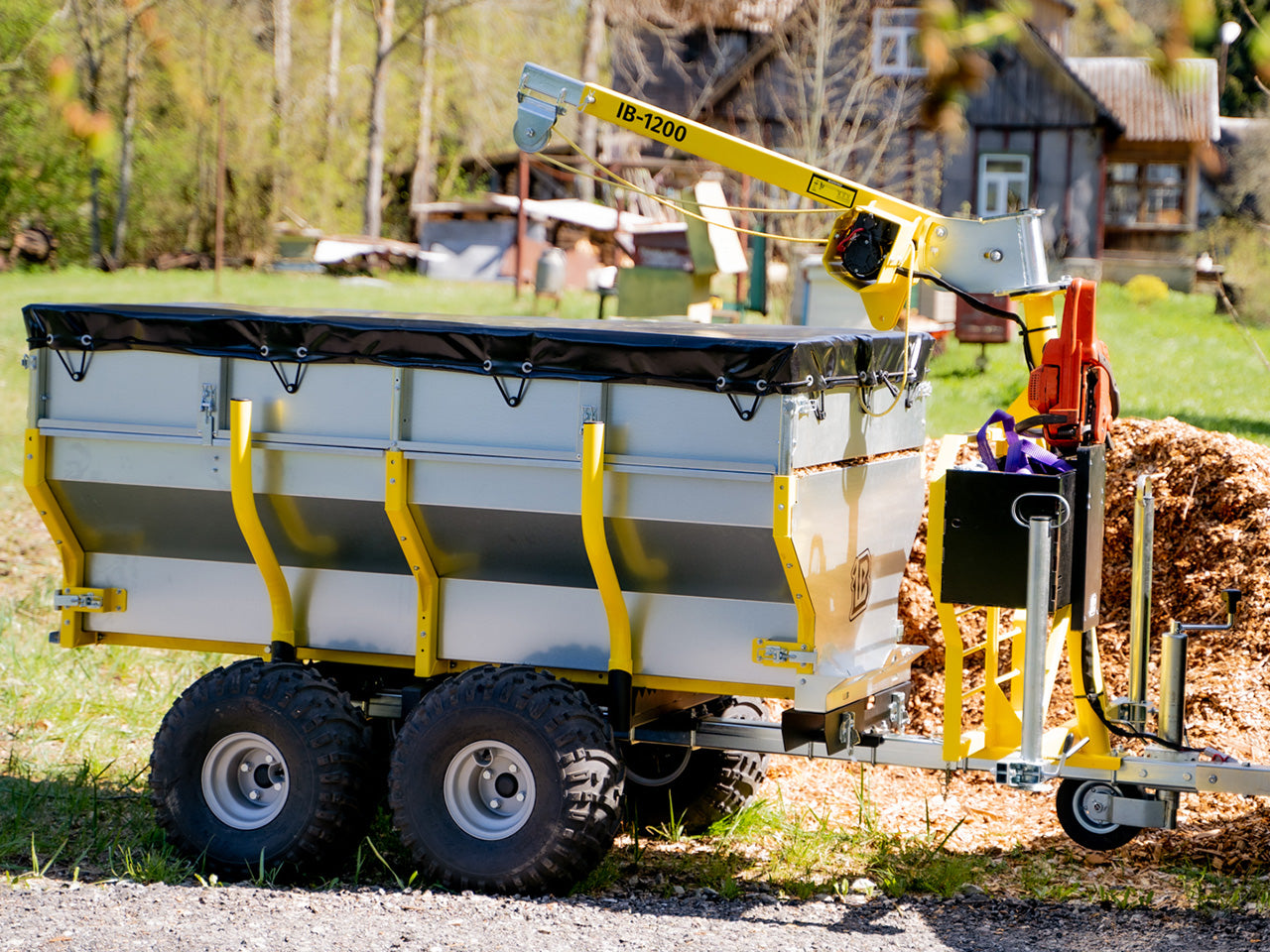 Luggage container: with chainsaw holder