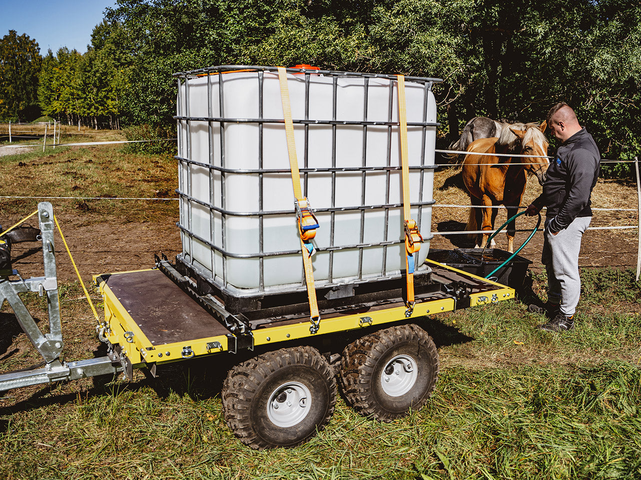 Water tank installation module: Log Bolsters